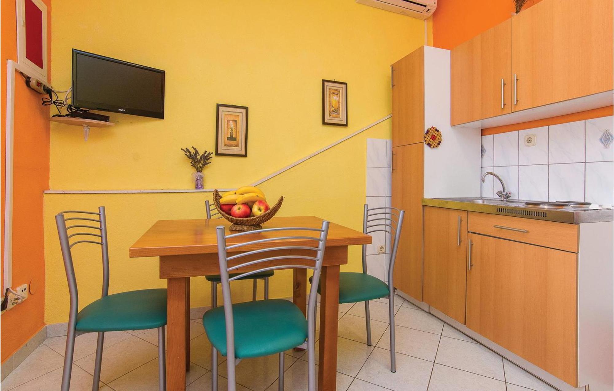 Pet Friendly Apartment In Pakostane With Kitchen Exterior foto