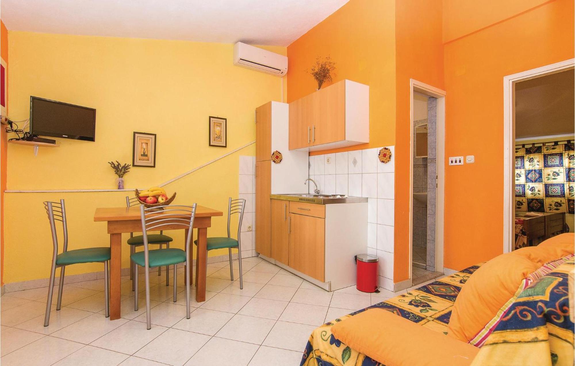 Pet Friendly Apartment In Pakostane With Kitchen Exterior foto